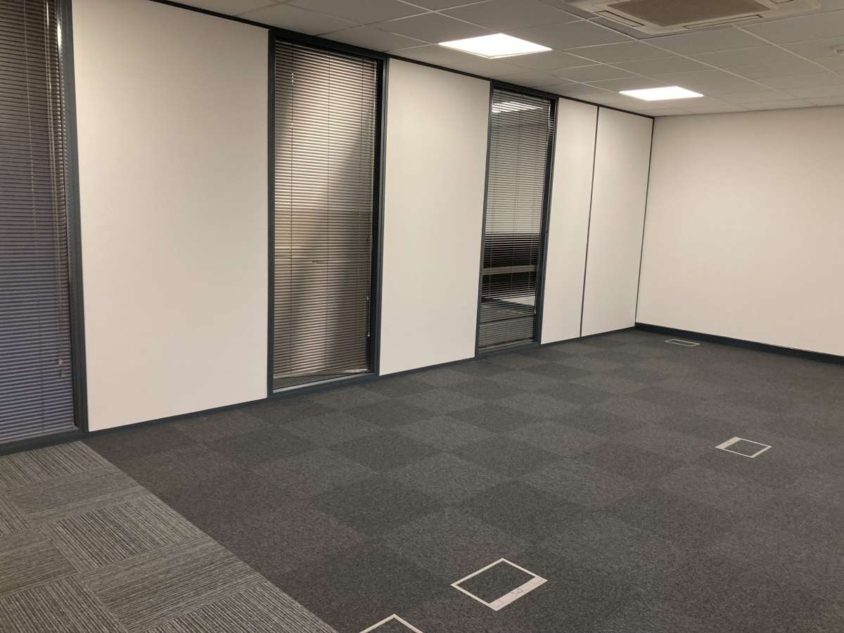 Office in Barlborough - photo 4