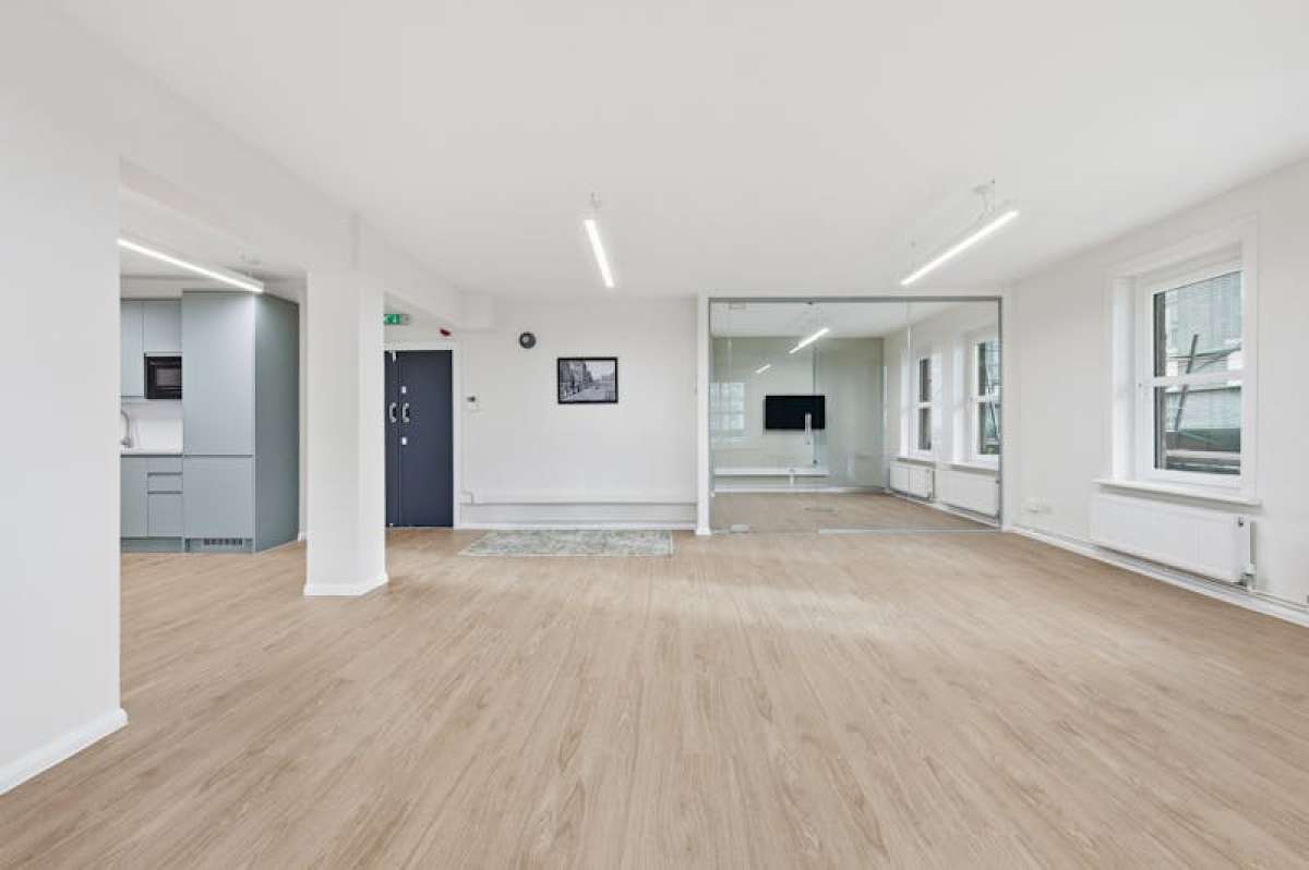 Office in London - photo 4