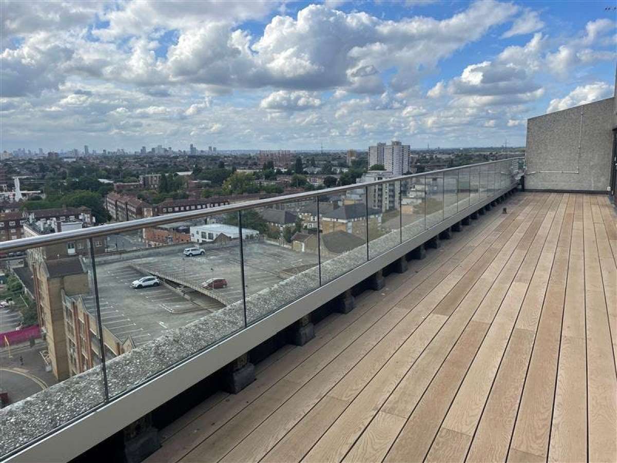 Office in Barking - photo 2