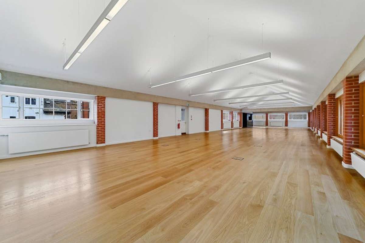 Office in LONDON - photo 3