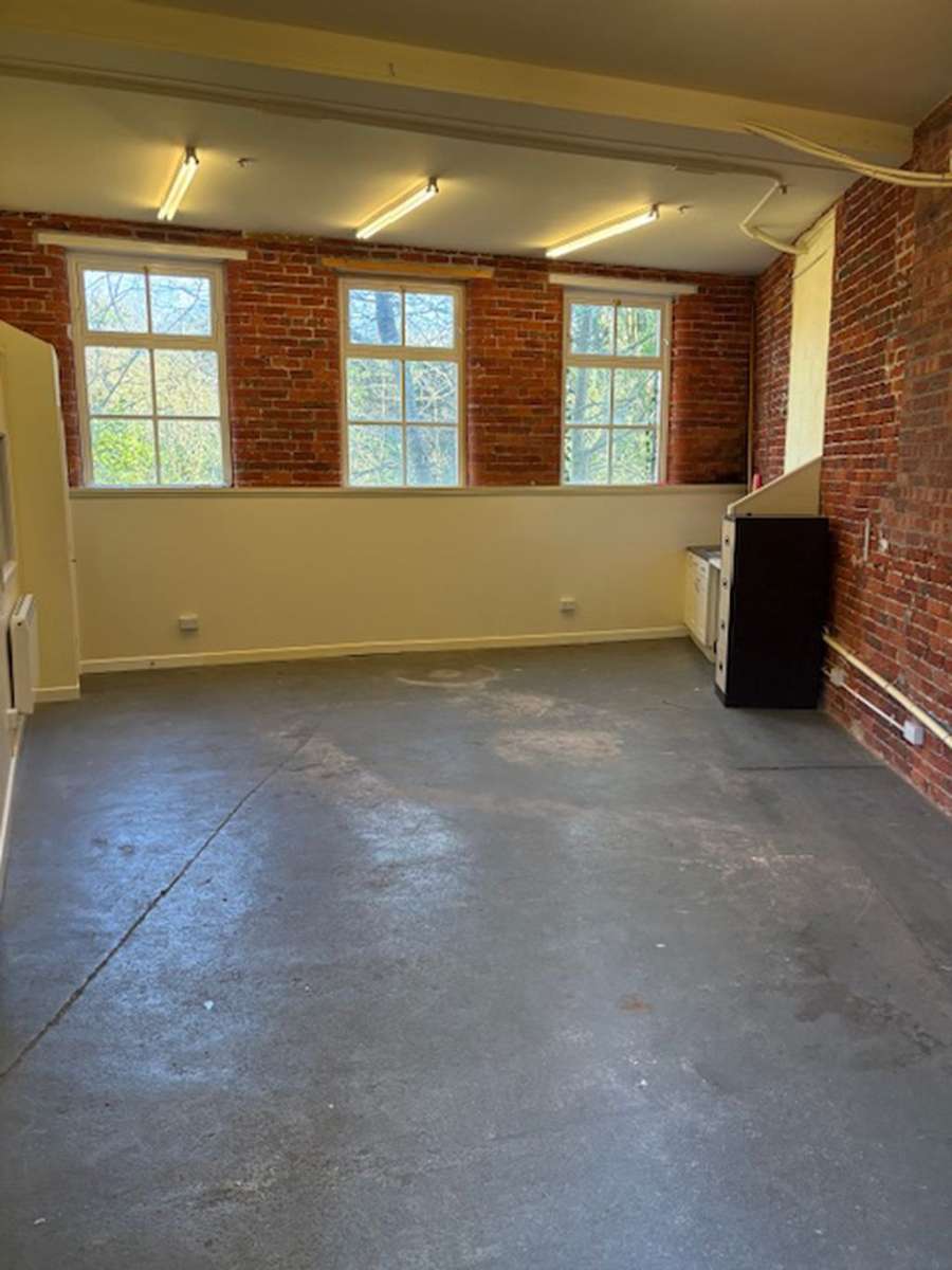 Office in Congleton, - photo 3