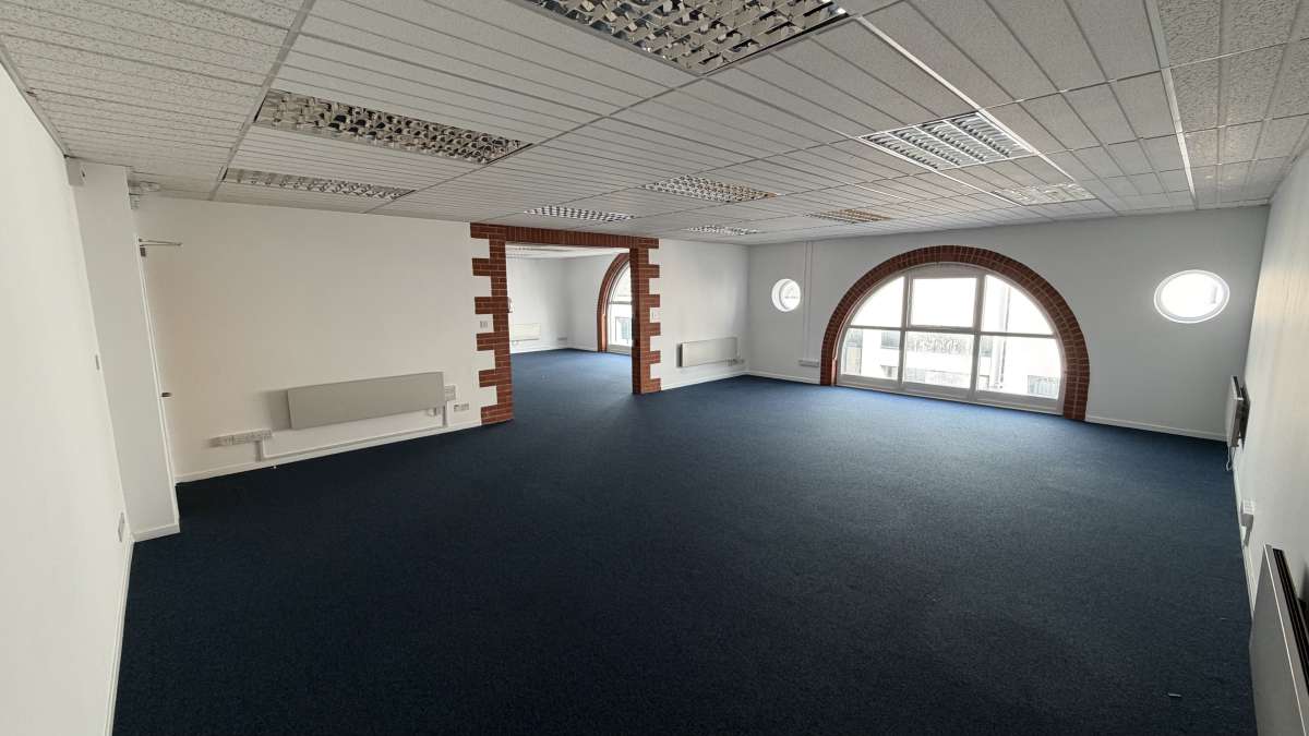 Office in Leamington Spa - photo 3