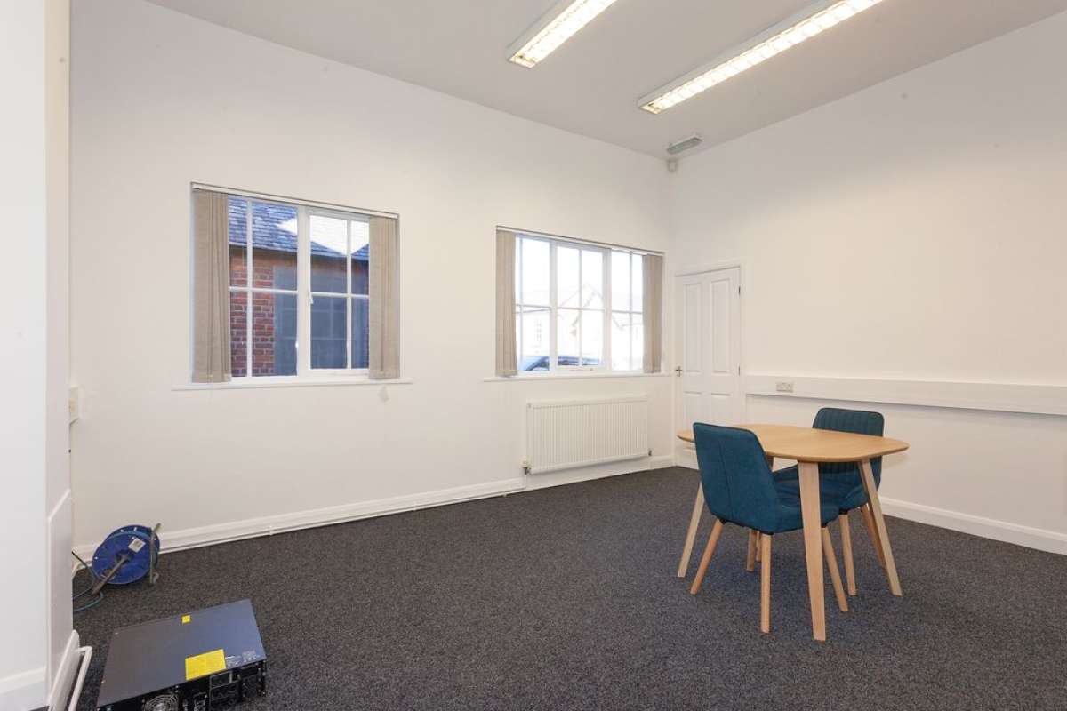 Office in Congleton - photo 4
