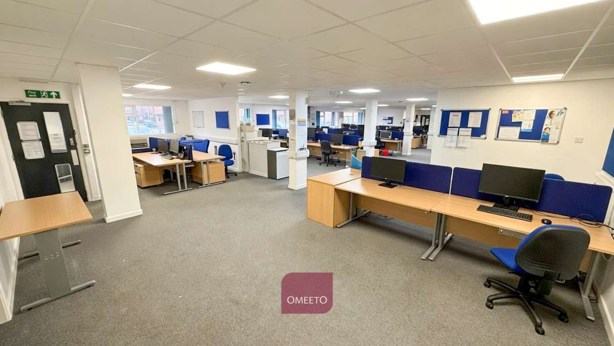 Office in Burton On Trent - photo 2