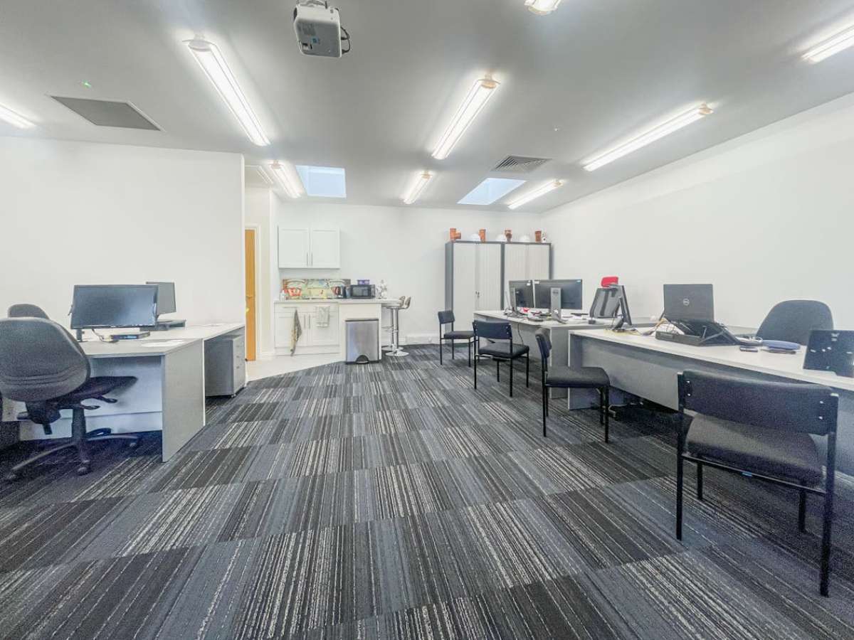 Office in Poole - photo 4