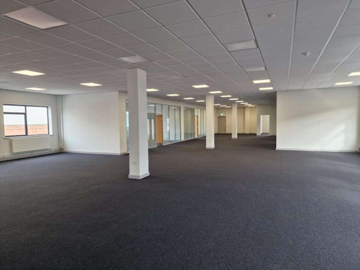 Office in Wythenshawe - photo 2