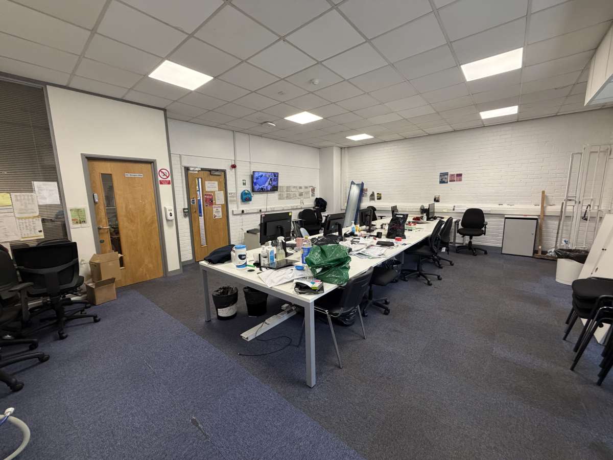 Office in Cheetham Hill - photo 4