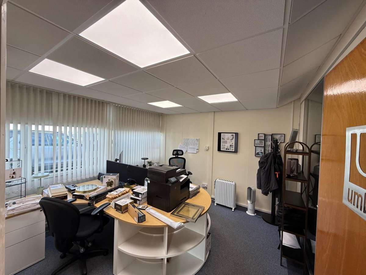 Office in Hinckley - photo 4