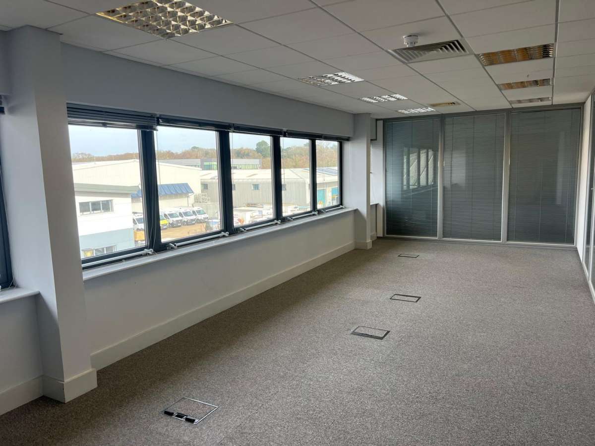 Office in Lymington - photo 4