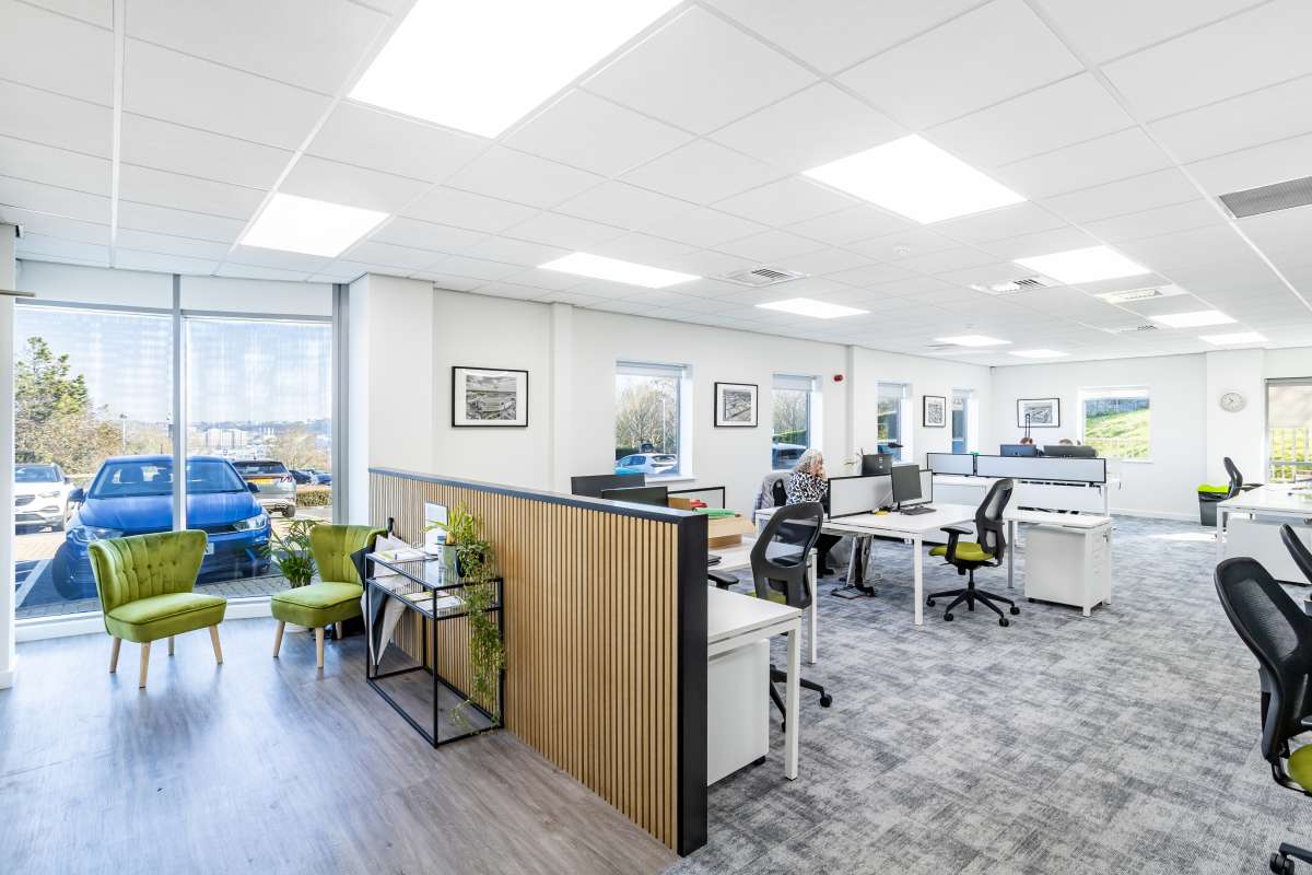 Office in Luton - photo 2