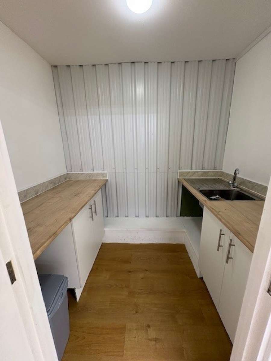 Office in Bufflers Holt - photo 4