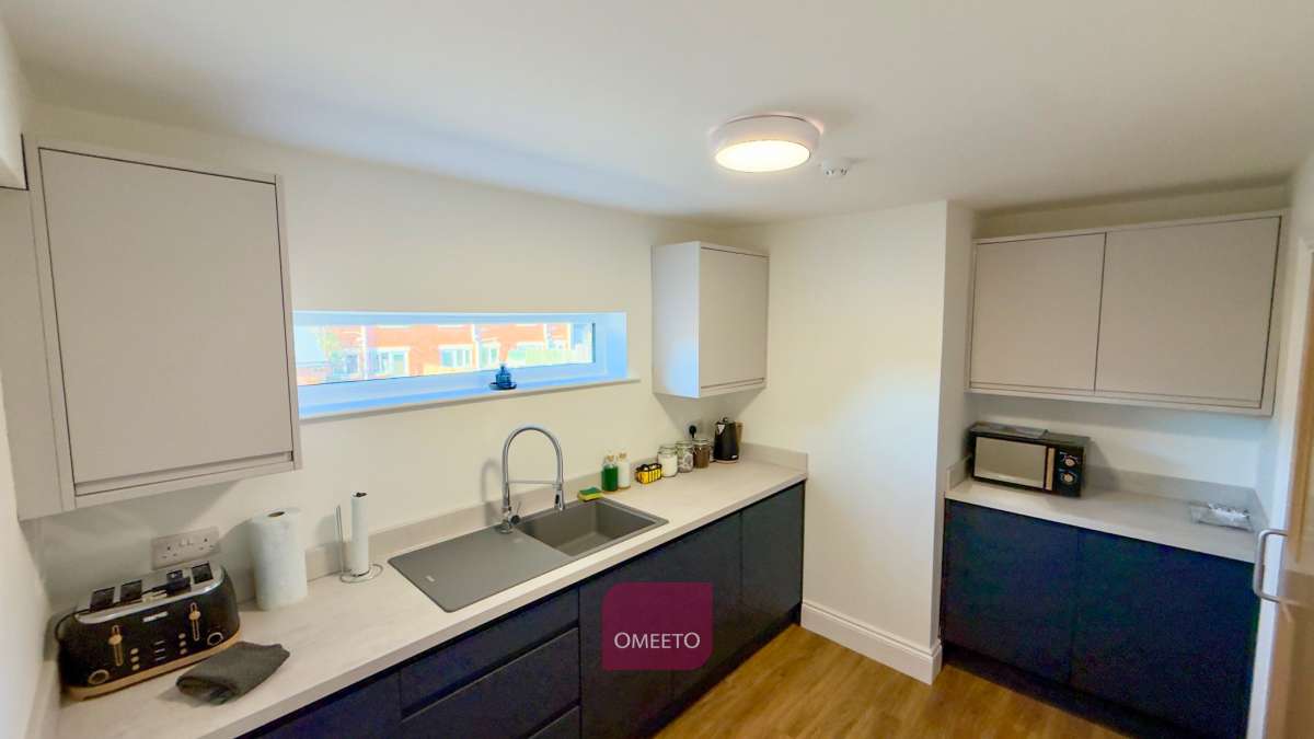 Office in Beeston - photo 2