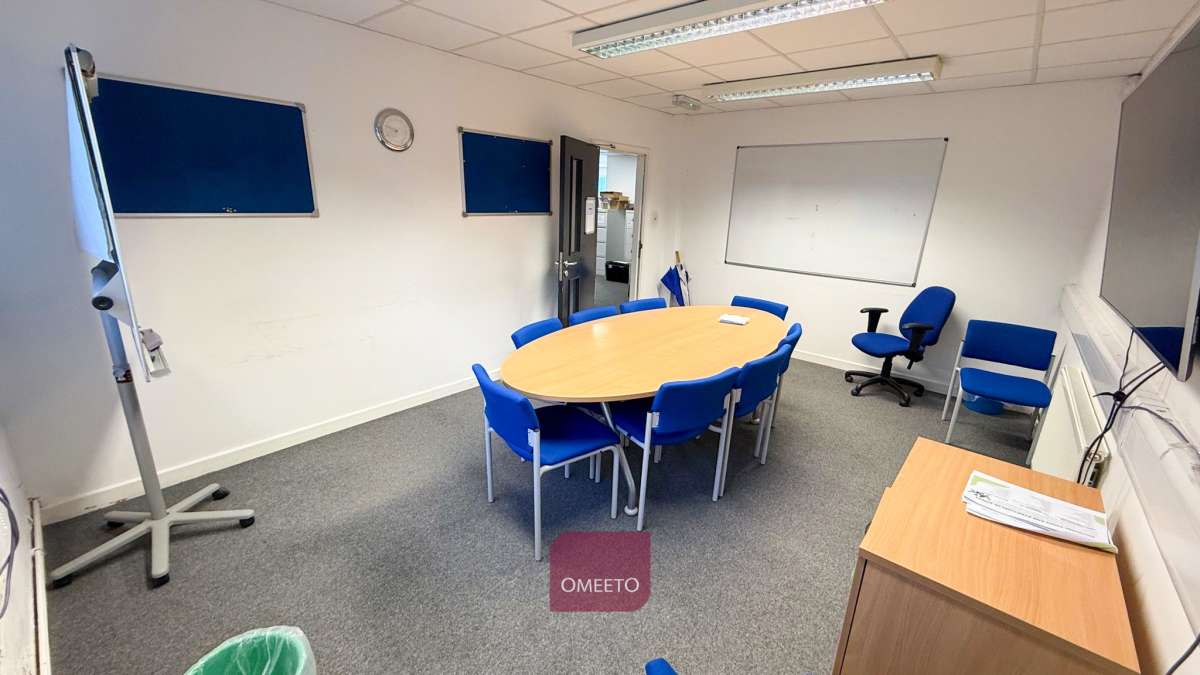 Office in Burton On Trent - photo 4