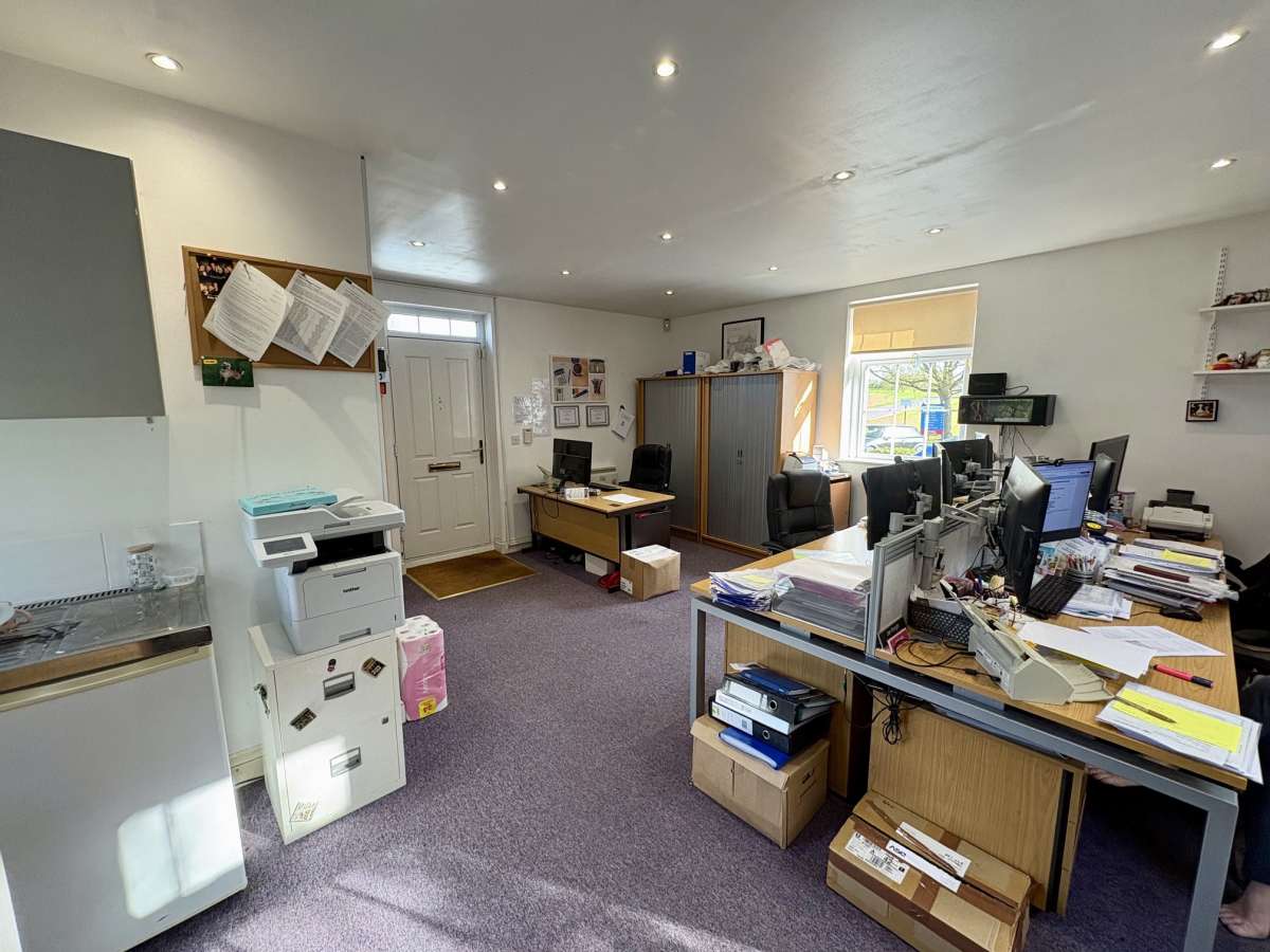 Office in Fareham - photo 4