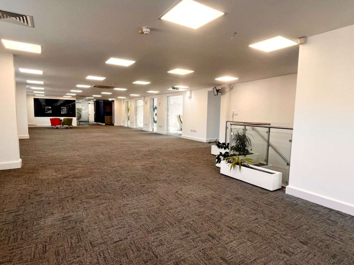 Office in Winchester - photo 3