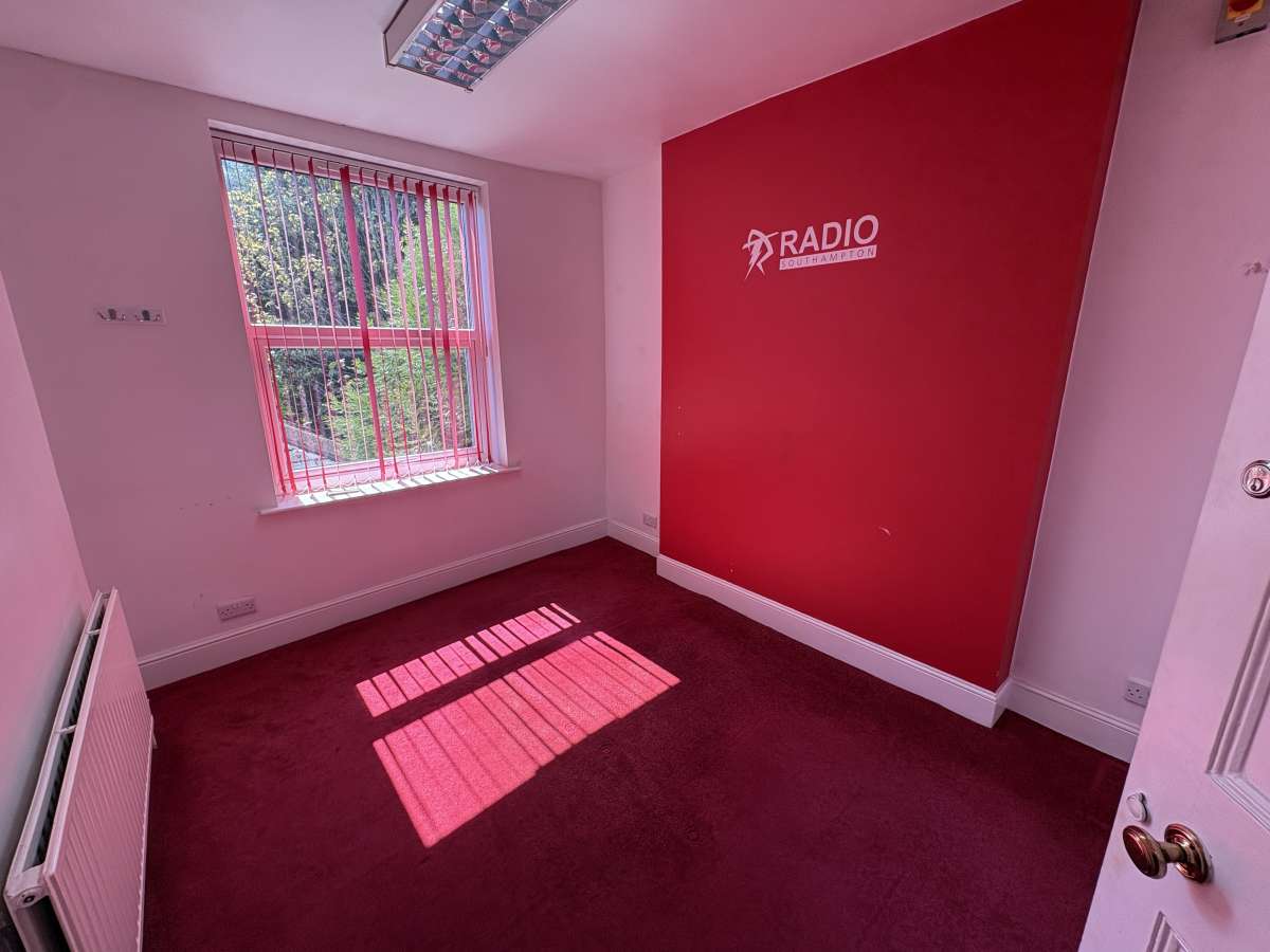 Office in Southampton - photo 3