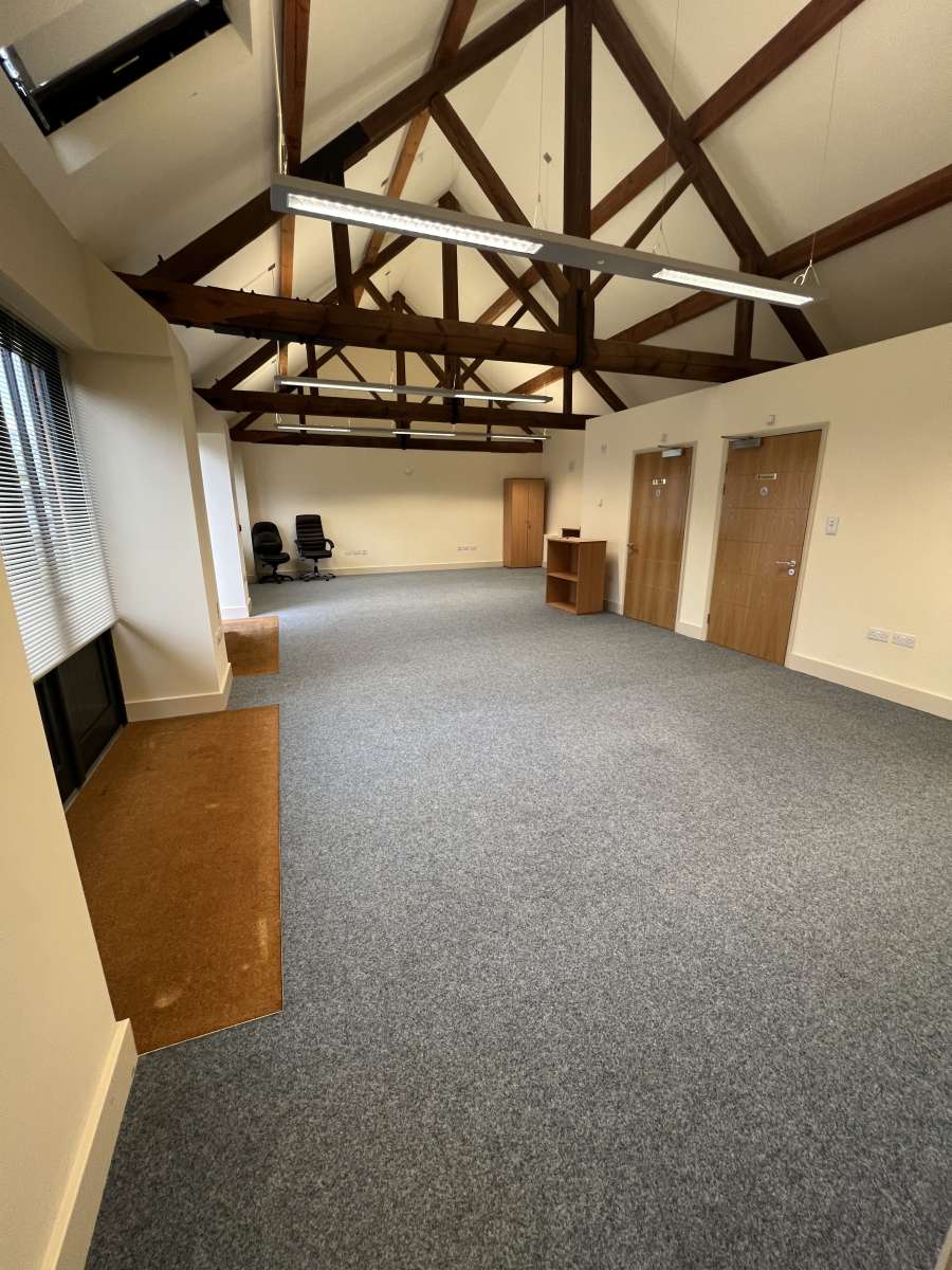 Office in Grantham - photo 3