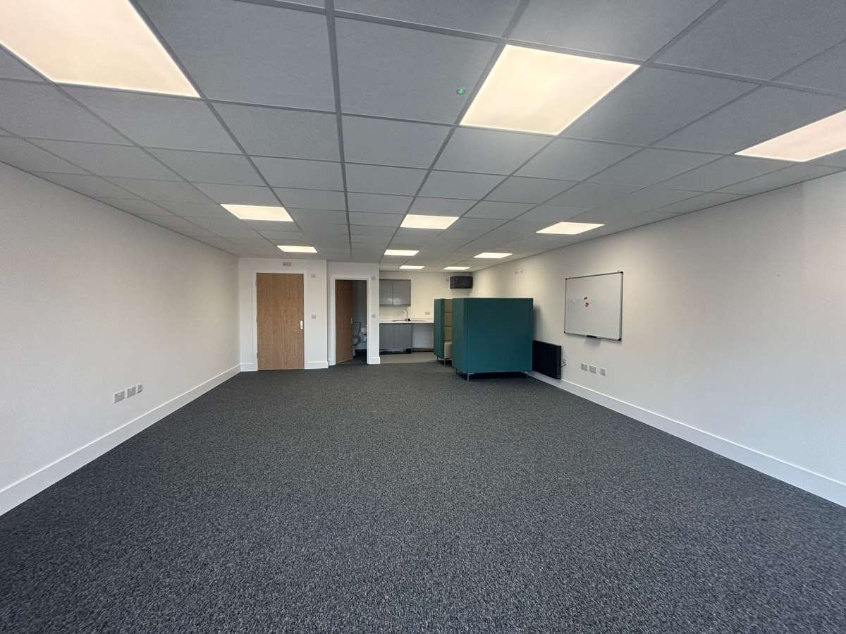 Office in Snetterton - photo 2