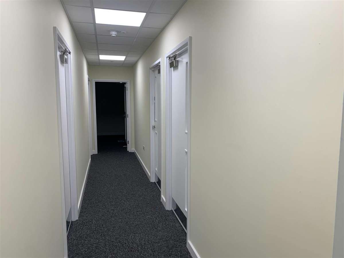 Office in Stamford - photo 4