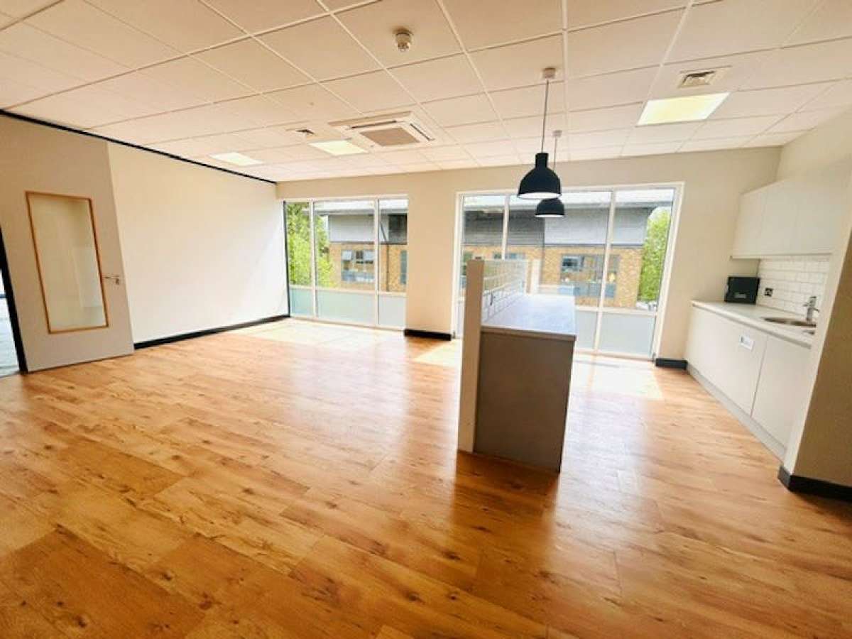 Office in Slough - photo 2