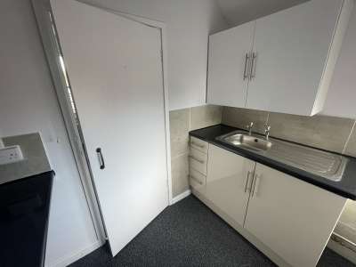 Office in Wolverhampton - photo 3