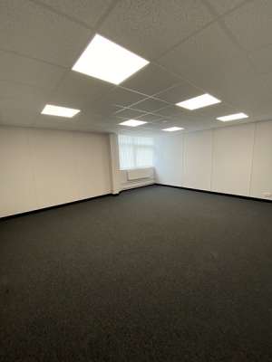 Office in West Bromwich - photo 3