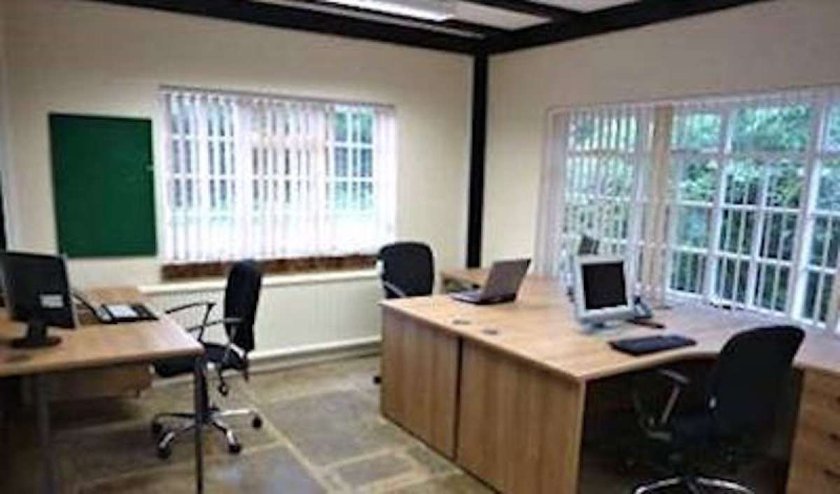 Office in Longcross, Chertsey - photo 3