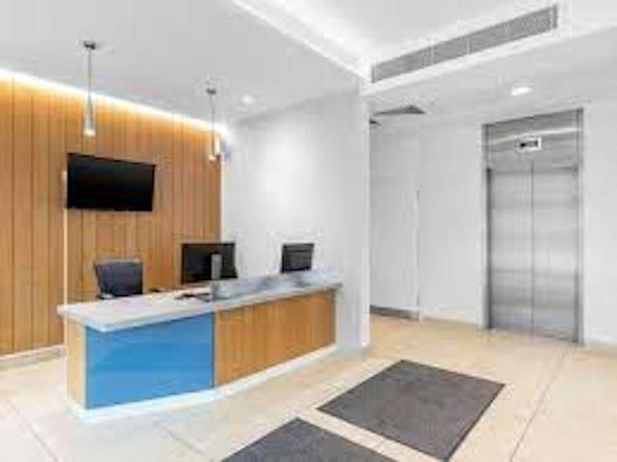 Office in Leatherhead - photo 3