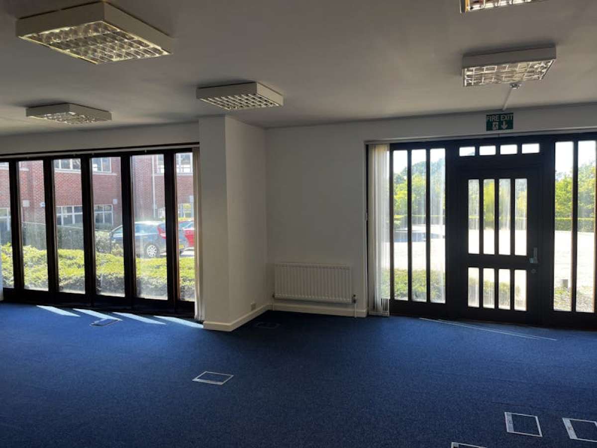 Office in Fareham - photo 2