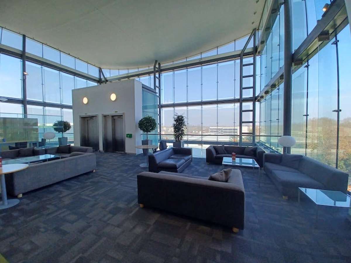 Office in Bracknell - photo 4