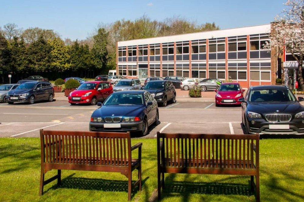 Office in Woking - photo 2