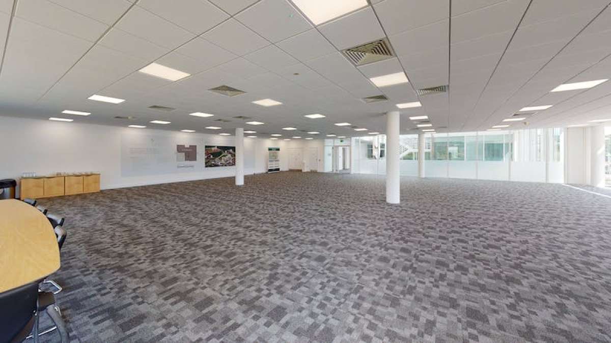 Office in Fareham - photo 3