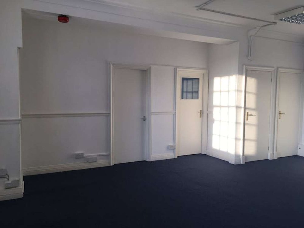 Office in Woking - photo 2