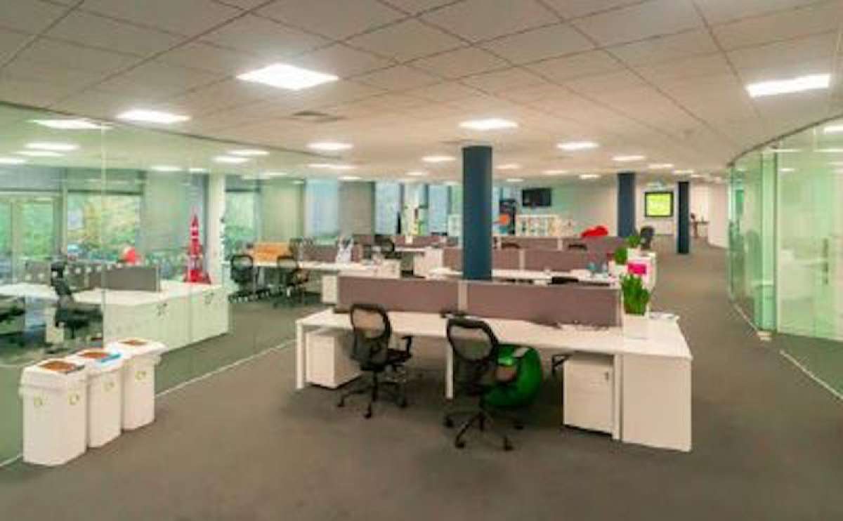 Office in Weybridge - photo 2