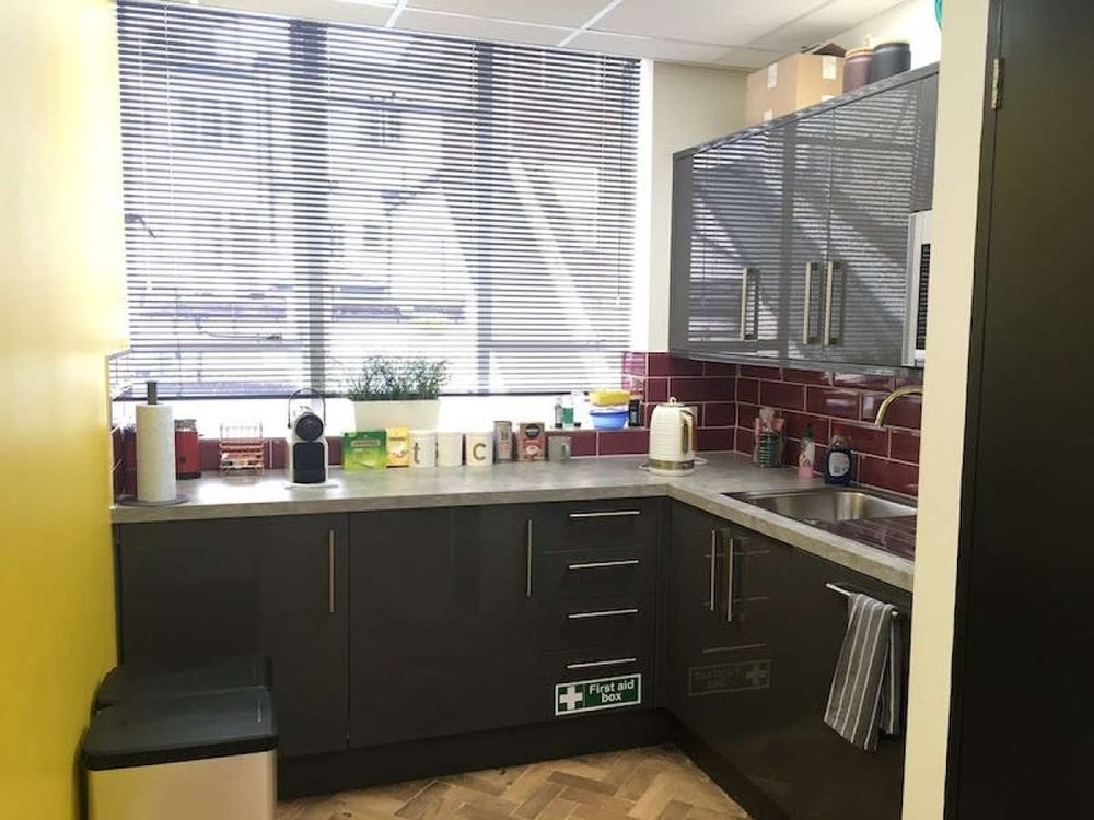 Office in Woking - photo 4