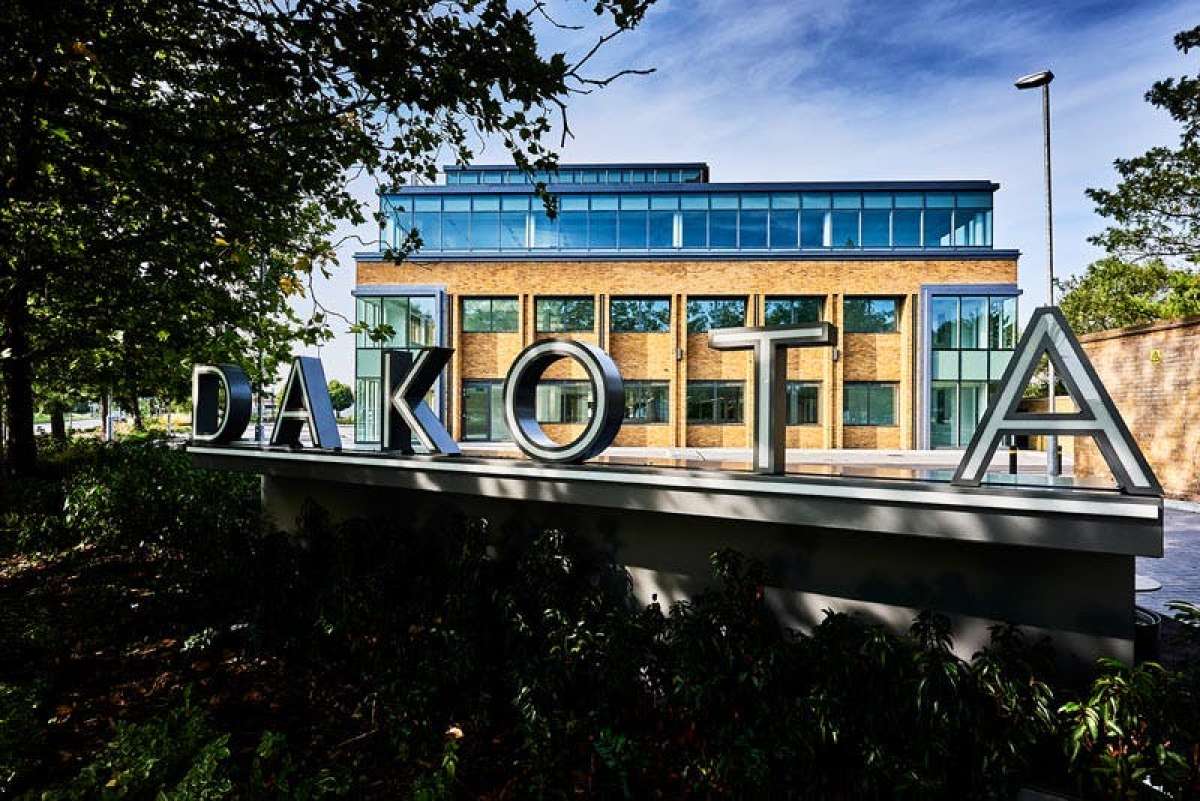 Office in Weybridge - photo 2