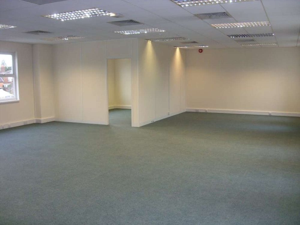 Office in Chertsey - photo 3