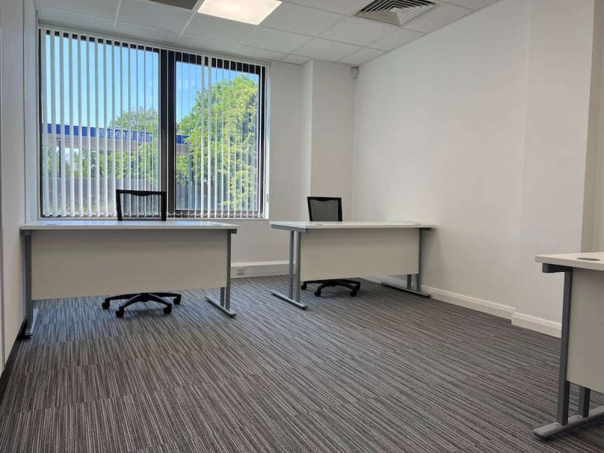 Office in Crawley - photo 4
