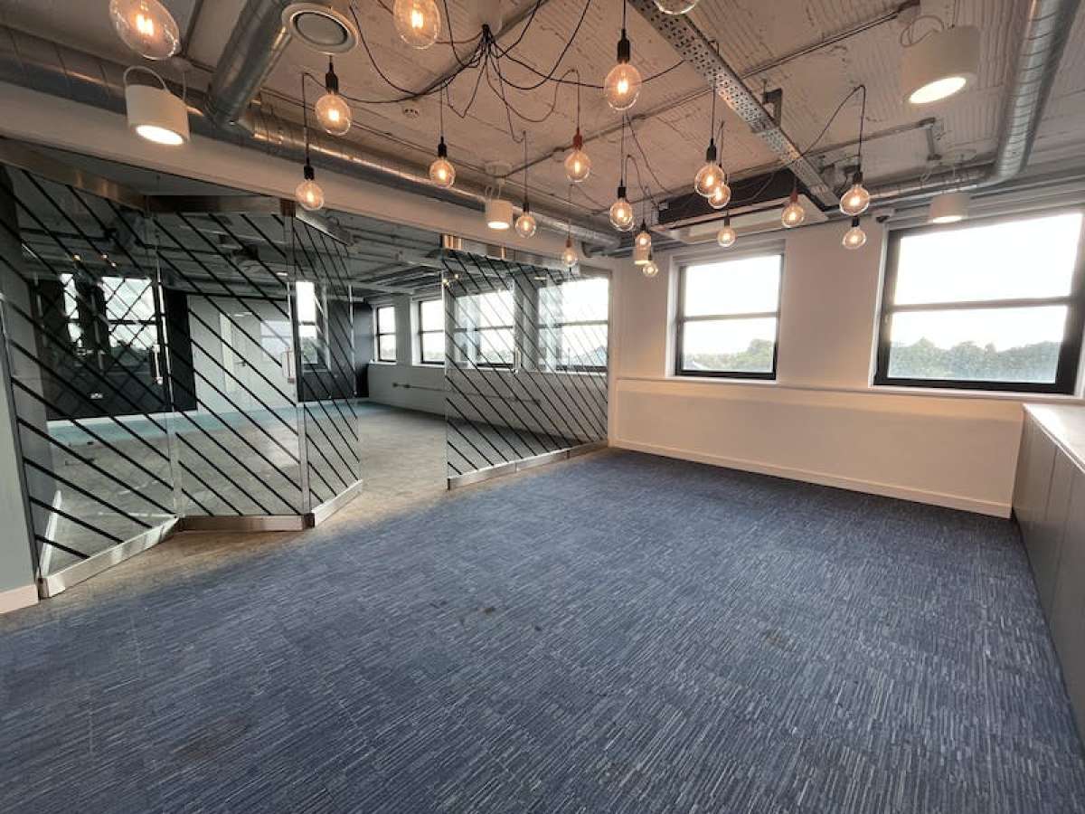 Office in Poole - photo 4