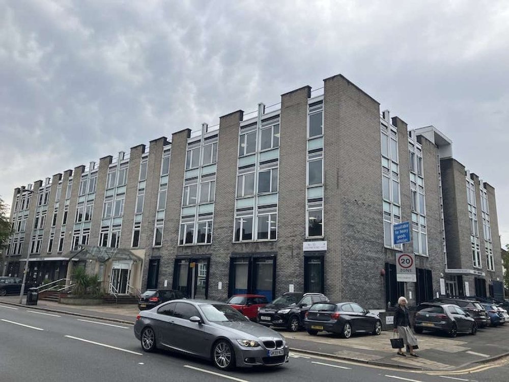 Office in New Malden - photo 4