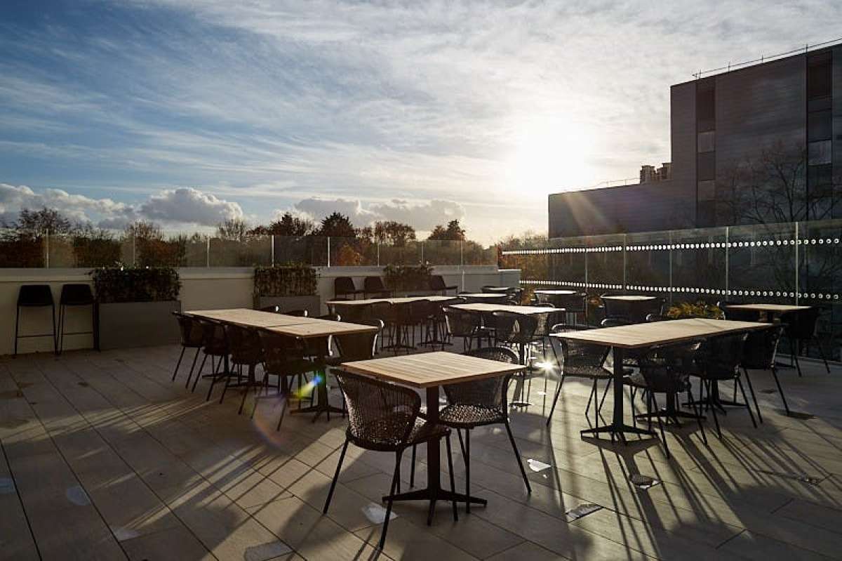 Office in Basingstoke - photo 2