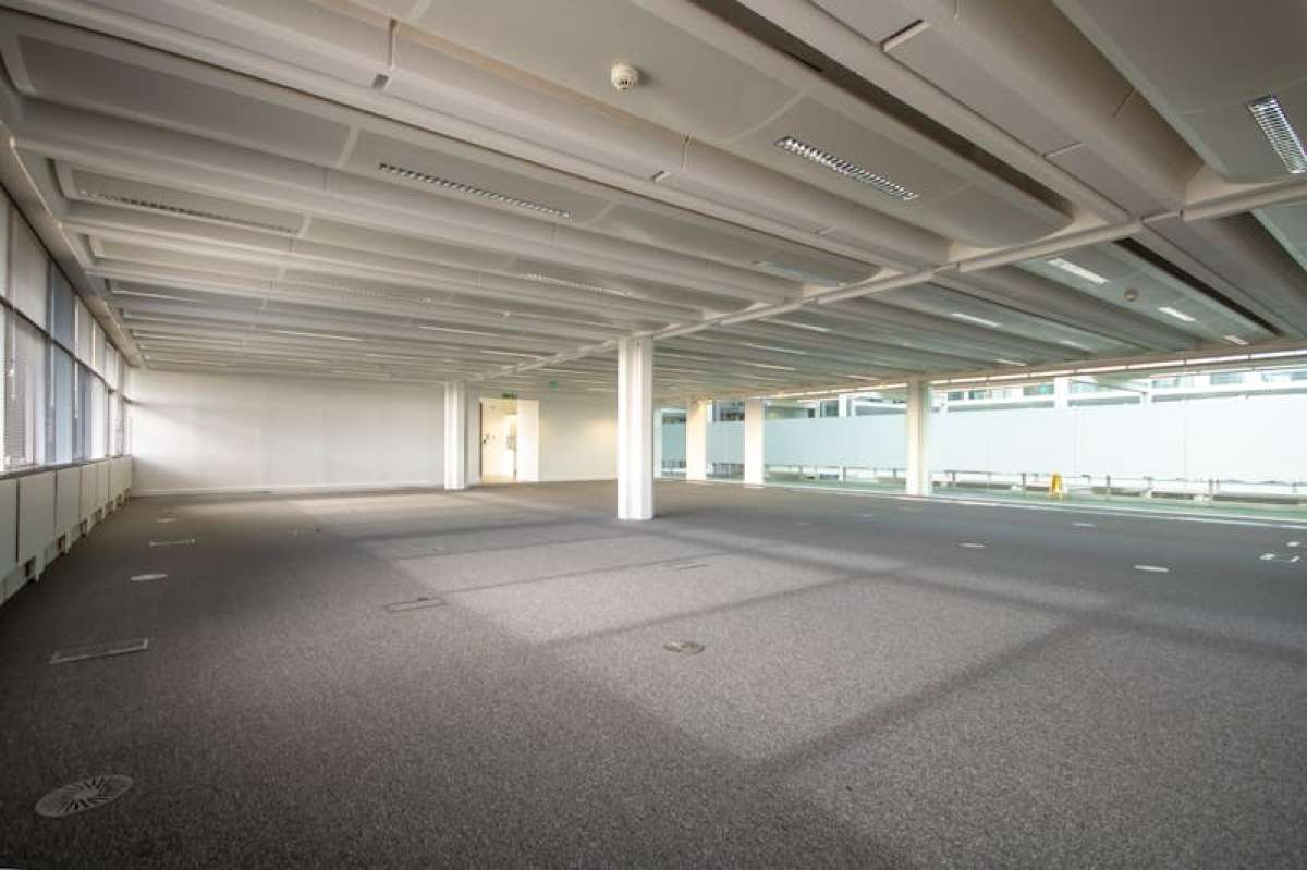 Office in Basingstoke - photo 3