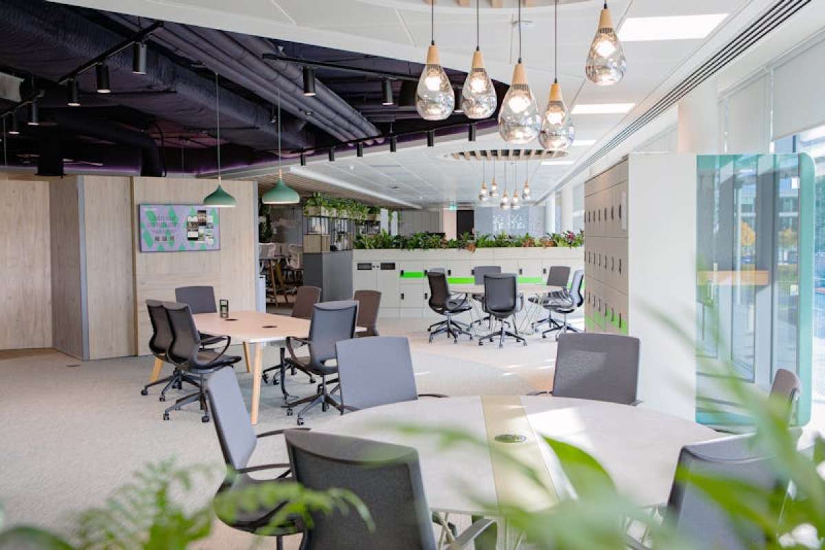 Office in Weybridge - photo 3