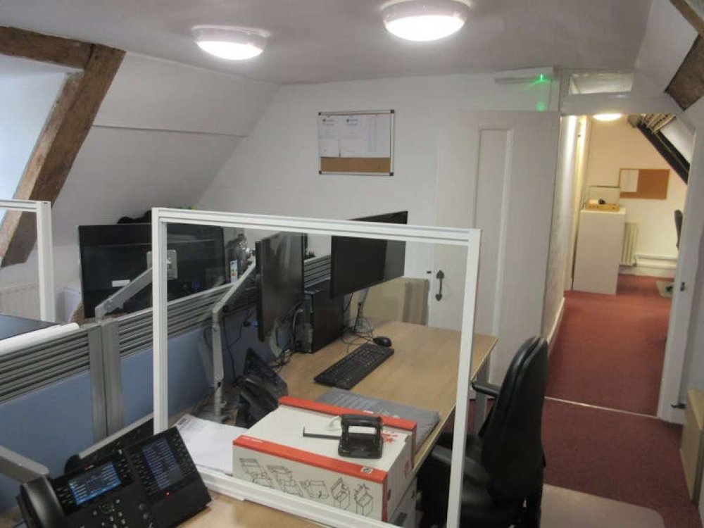 Office in Weybridge - photo 4