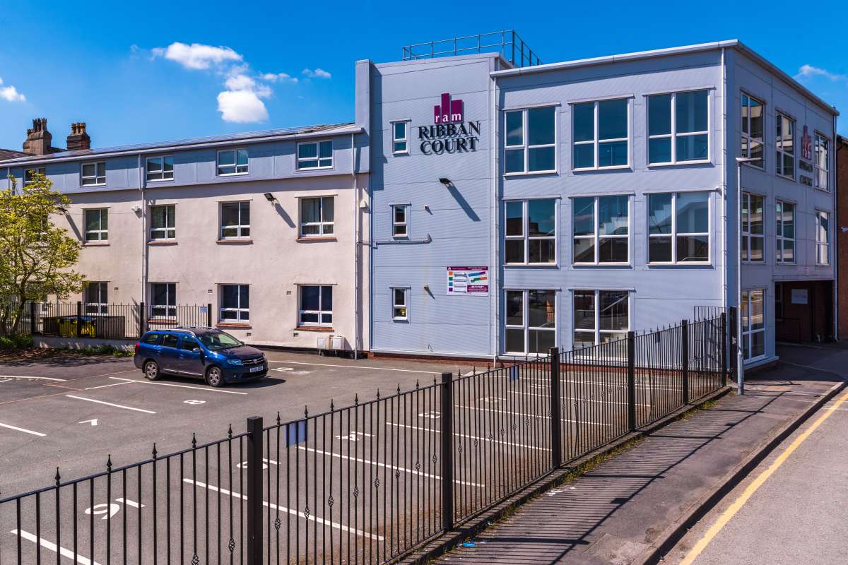 Office in Warrington - photo 2