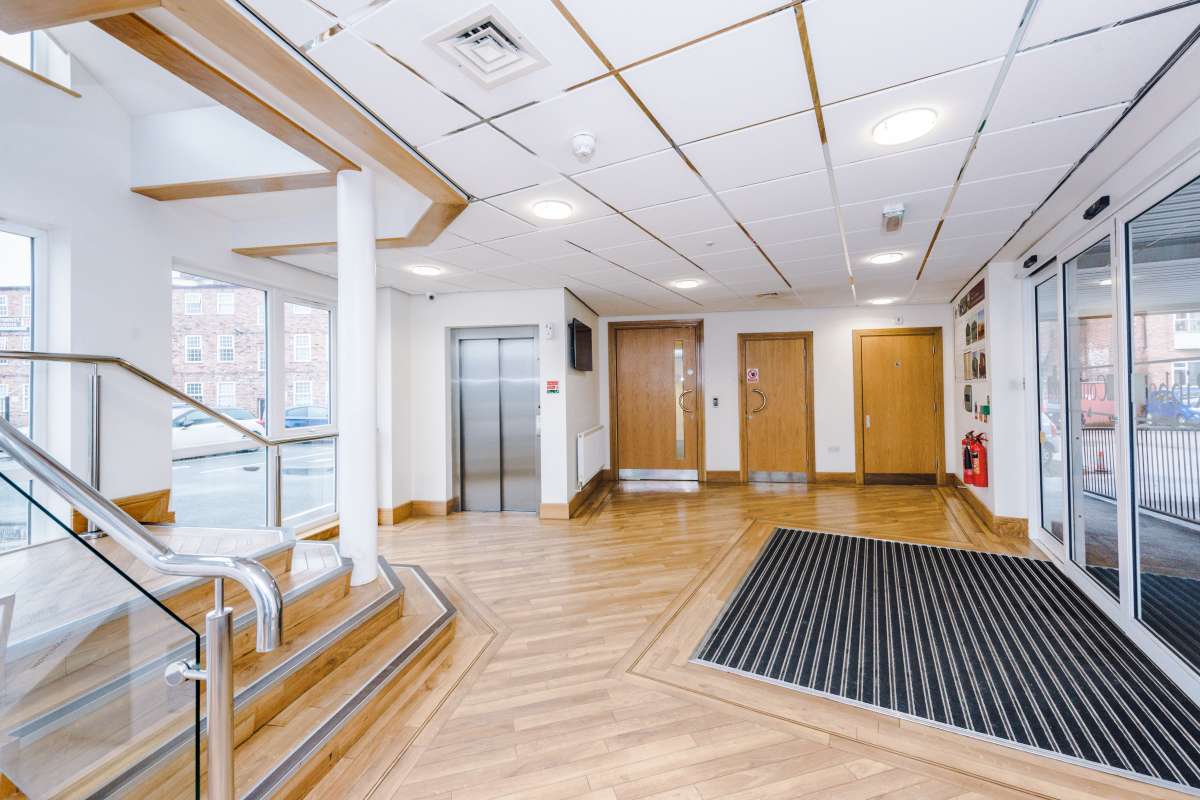 Office in Warrington - photo 4