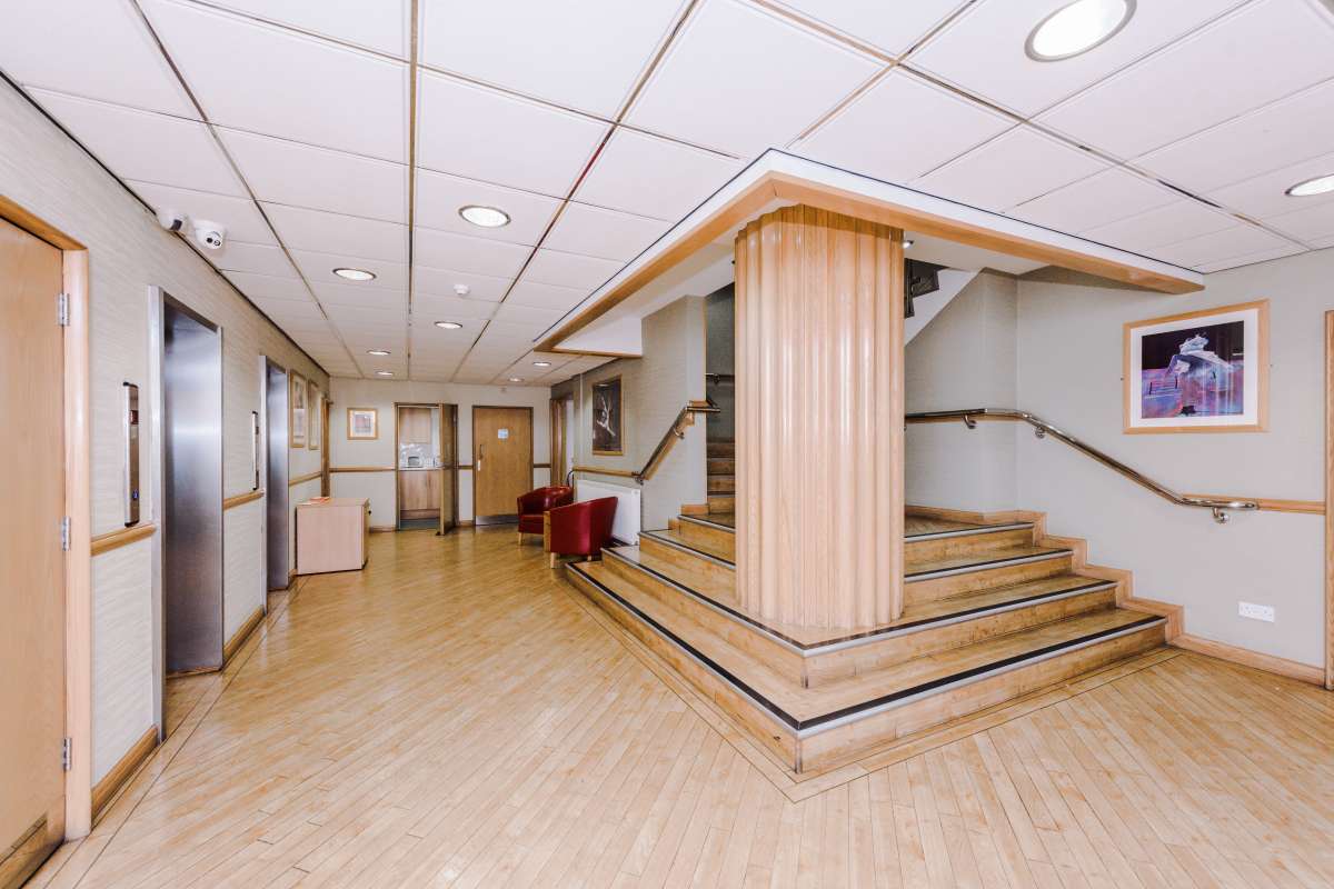 Office in Warrington - photo 4