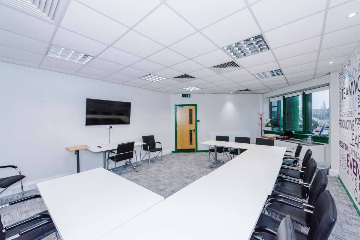 Office in Ellesmere Port - photo 4