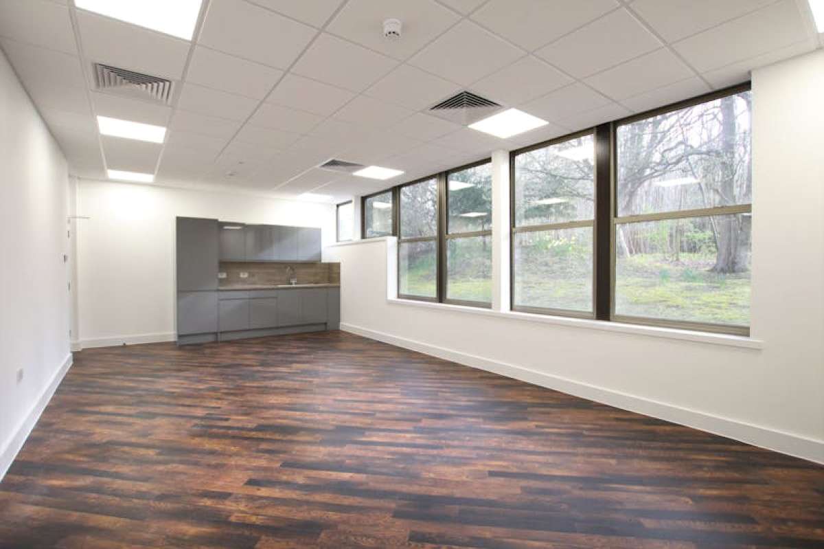 Office in Alton - photo 4