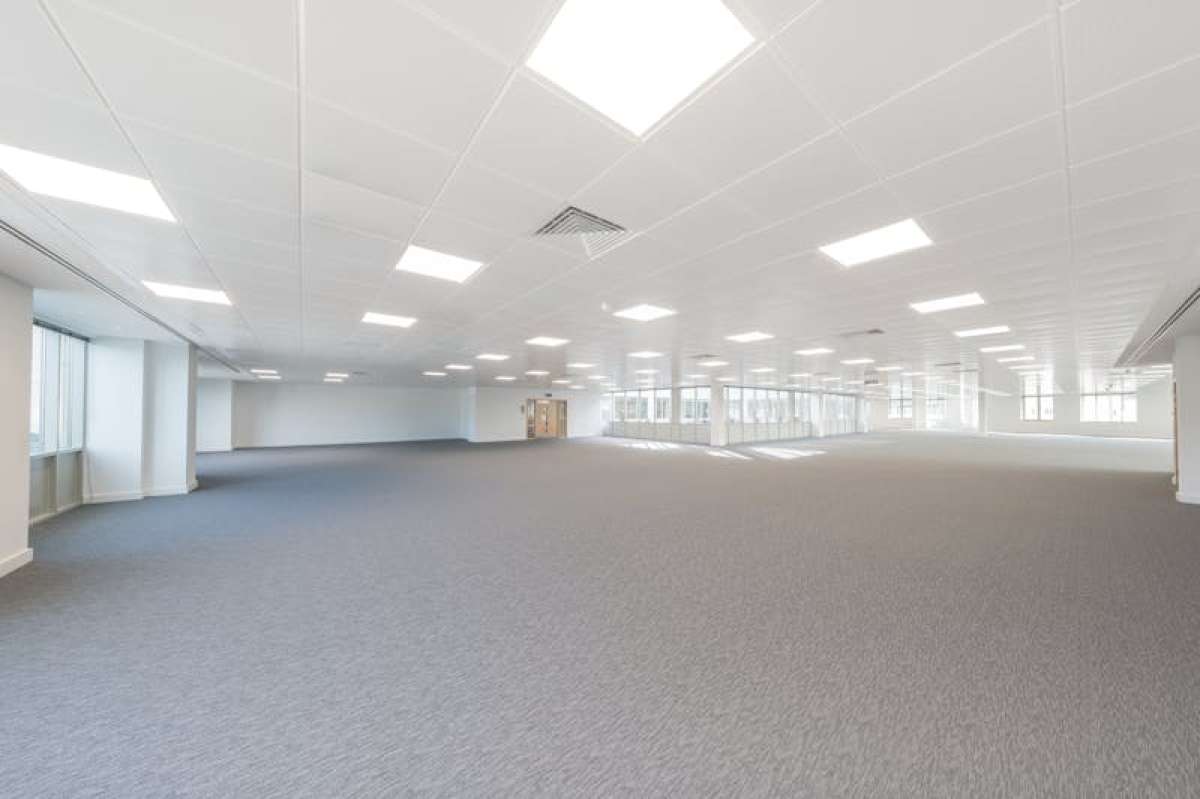 Office in Woking - photo 2